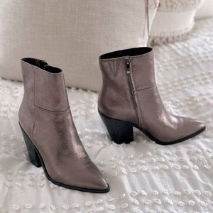 NWOT Paige metallic ankle boots